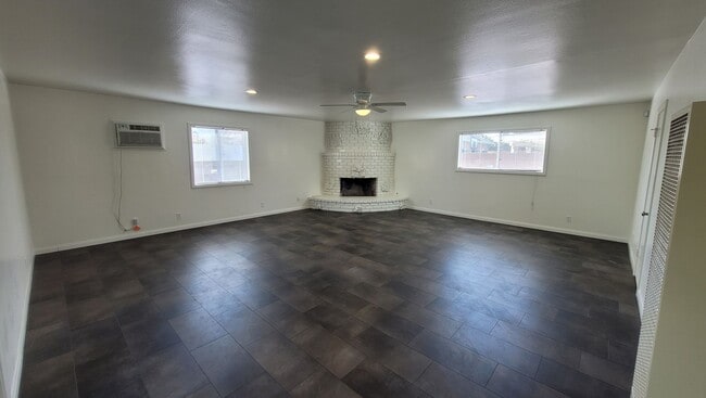 Building Photo - Coming Soon! 2 Bed 2 Bath On Corner Lot With Huge Den!