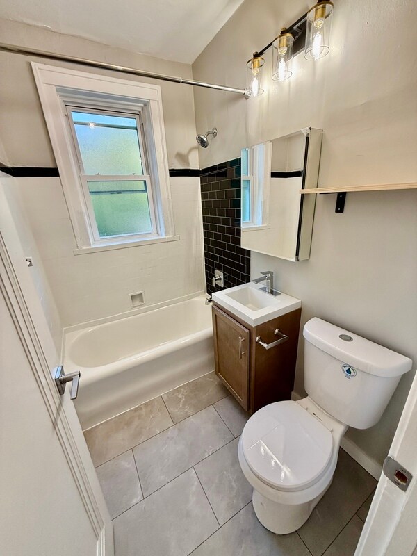 Building Photo - 1240-72 Hawthorne Pl