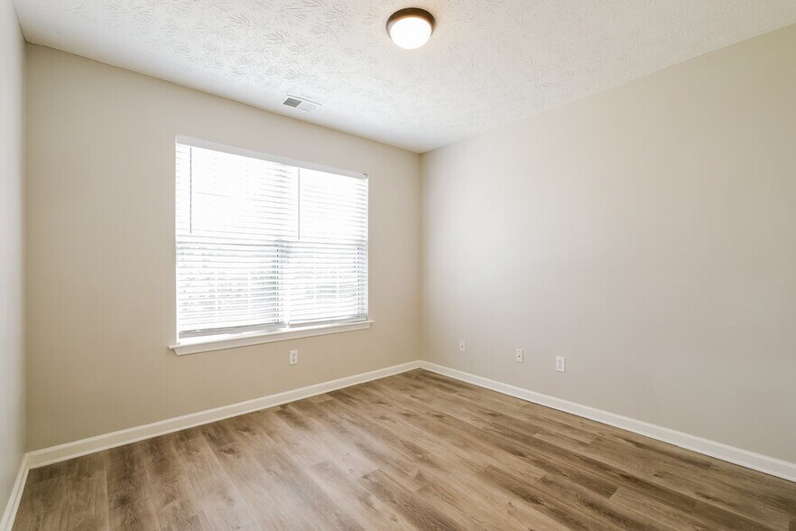 Building Photo - 27 Polo Fields NE