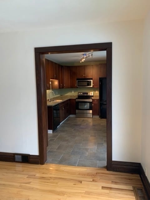 Building Photo - 1818 E 7th St