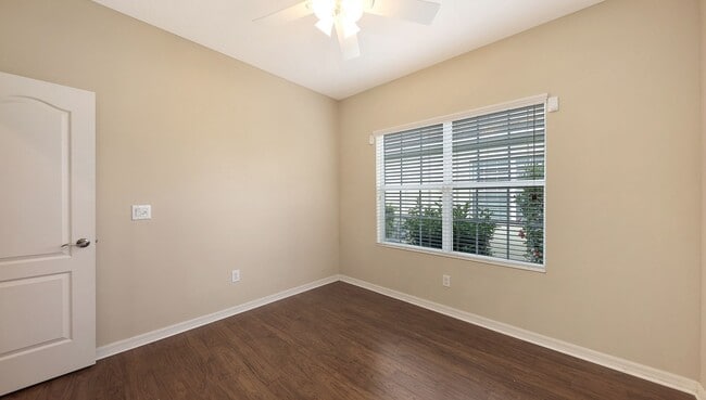 Building Photo - 2/2 plus den/office Villa in with a 2 car garage