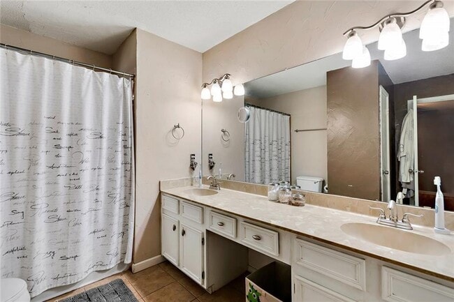 Building Photo - 12718 Covington Trail