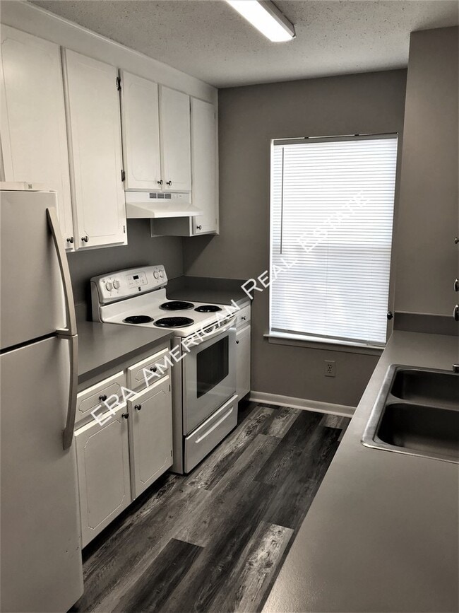 Building Photo - 571 Woodlow Rd