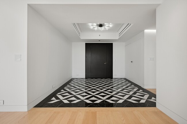 Building Photo - 180 E Pearson St