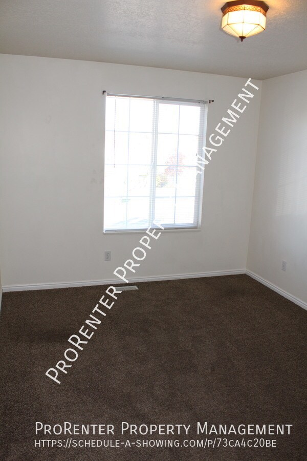 Building Photo - Charming 4 Bed, 2 Bath Layton Home