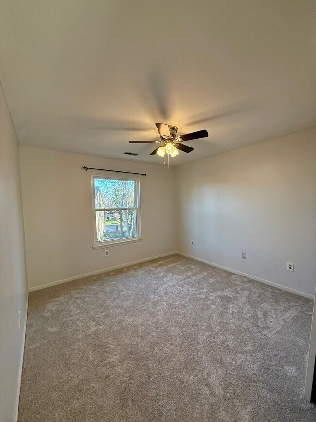 Building Photo - 800 Palomino Ln