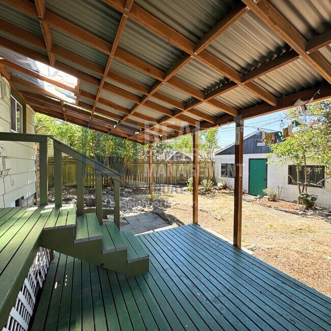 Building Photo - Sweet 3 bedroom and 2 bath + 3 car garage ...