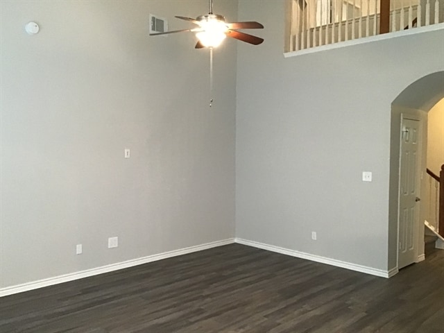 Building Photo - 10931 S Falls Terrace