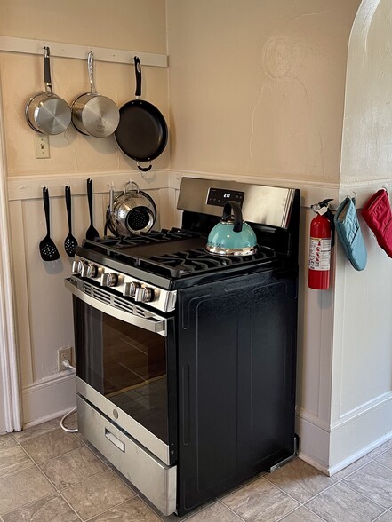 stove - 1231 E 19th St