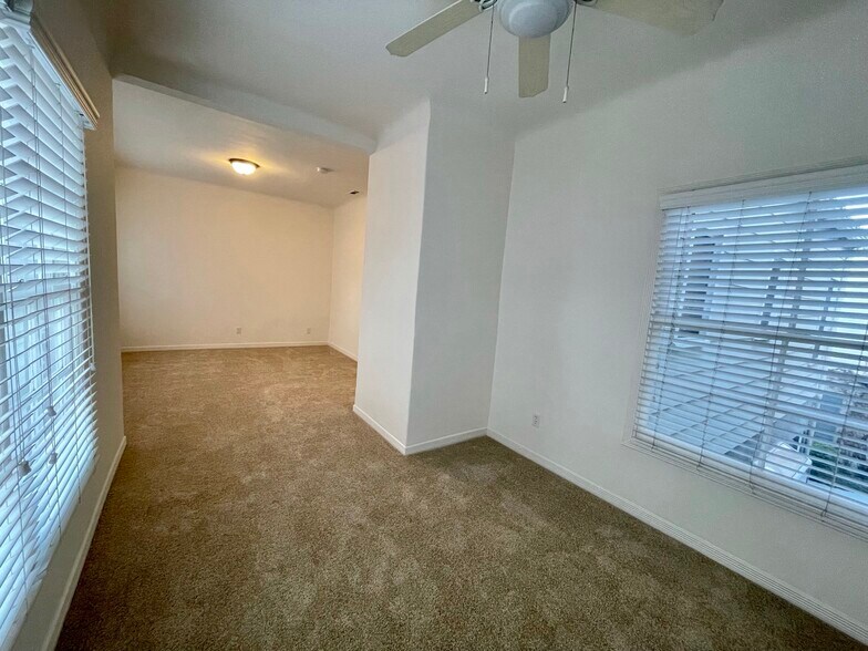 Building Photo - 10816 3/4 Lindbrook Dr