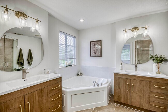 Building Photo - 1403 W Wickham Cir