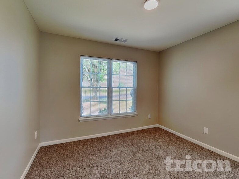 Building Photo - 8422 Wallace Glen Dr