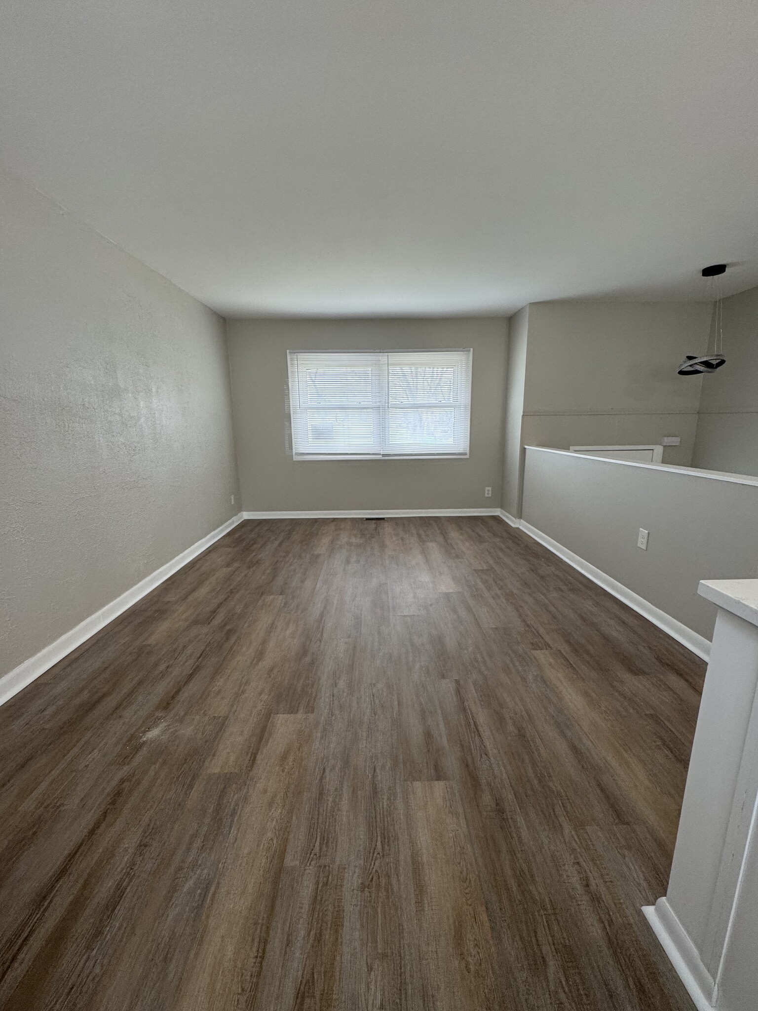Building Photo - 117 S Willow Ln