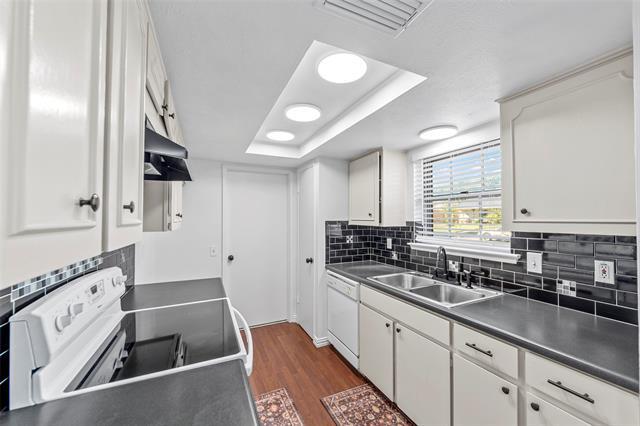 Building Photo - 3722 Hillsdale Ln