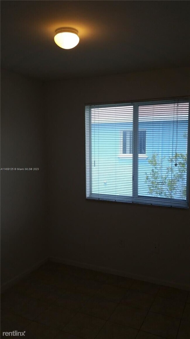Building Photo - 4 br, 2 bath House - 13950 NE 2nd Ave # 1A 0