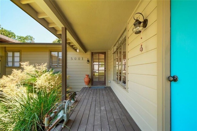 Building Photo - 5001 Fairview Dr