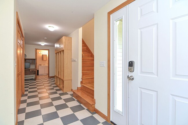 Building Photo - Winter Rental: Wingaerchic (Dog-friendly!)