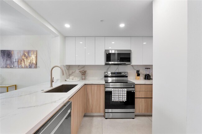 Building Photo - 1717 N Bayshore Dr