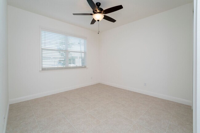 Building Photo - Stunning  MOVE-IN READY TOWNHOME in. Exqui...