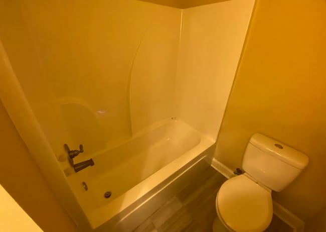 Building Photo - 3 Bedroom/2.5 Bath