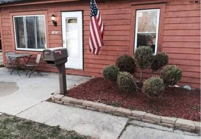 Building Photo - 1603 S 100th St