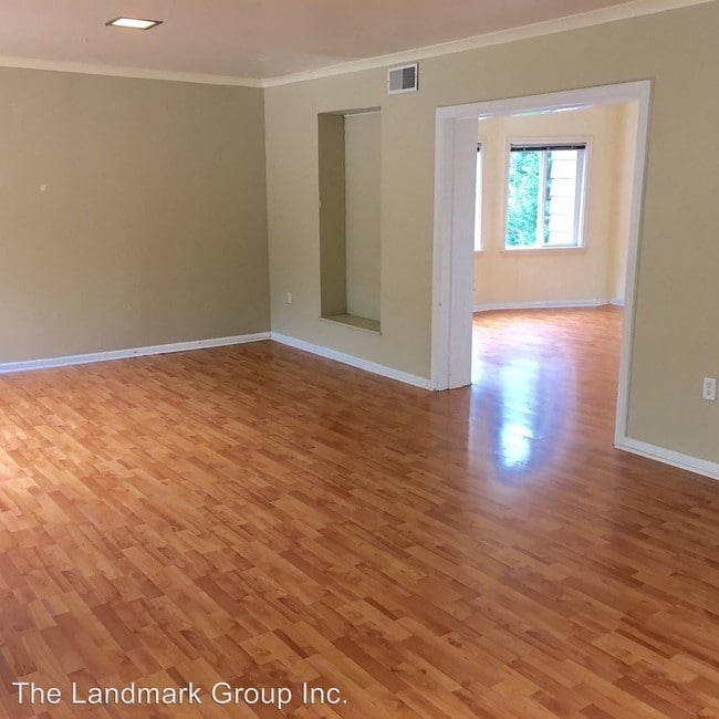 Building Photo - 3216 E Madison St