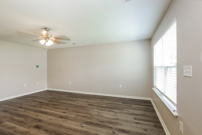 Building Photo - 8528 Emerald Fern Way