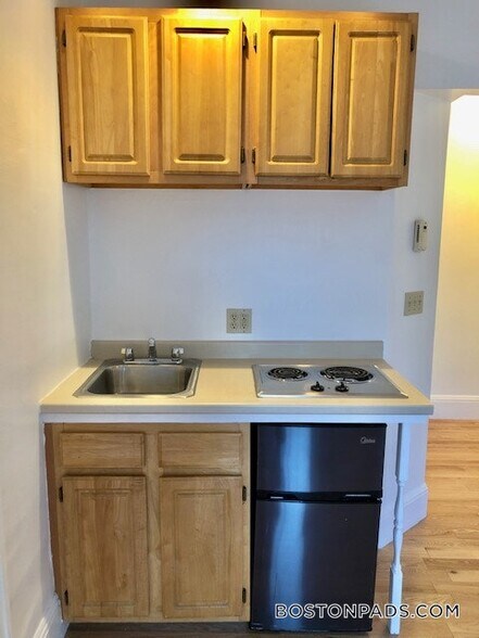 Primary Photo - 1077 Beacon St