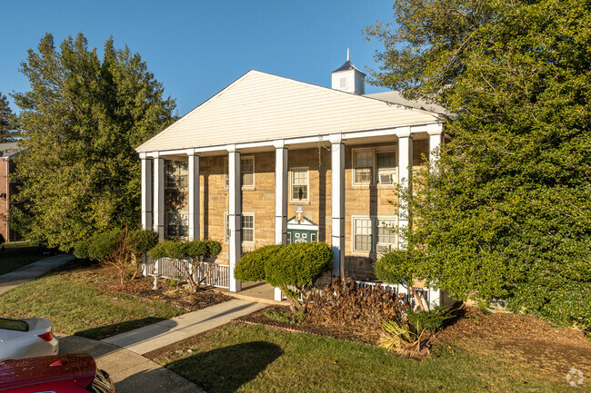 Building Photo - Parklynn Apartments