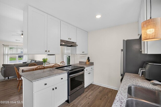 Building Photo - 7101 Alamosa Dr