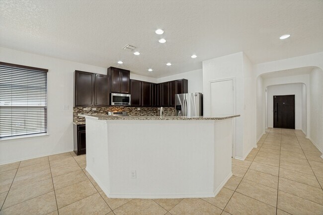 Building Photo - GORGEOUS 3-BEDROOM HOME WITH SPARKLING POOL
