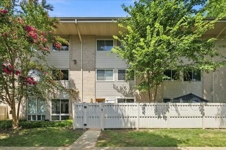 Building Photo - 118 Haycock Rd