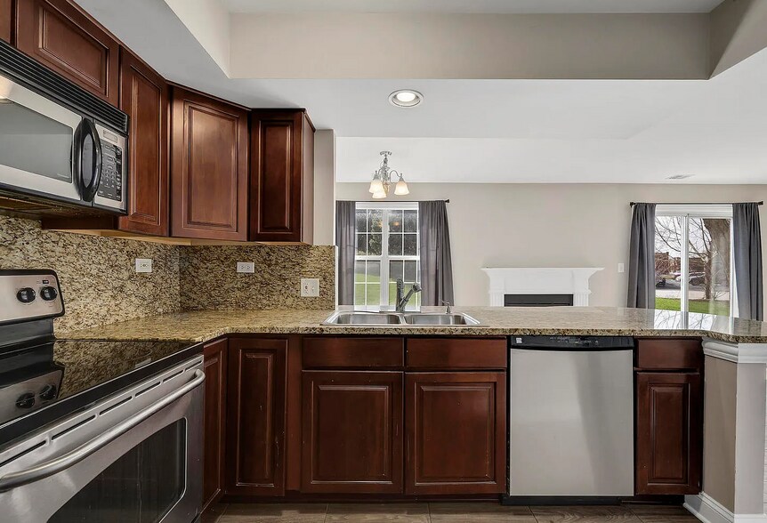 Building Photo - 11 Foxcroft Rd