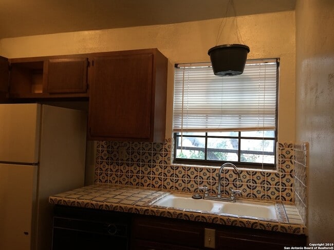 Building Photo - 230 E Mulberry Ave