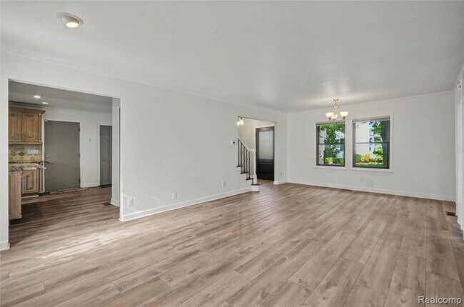 Building Photo - 615 Davis Ave