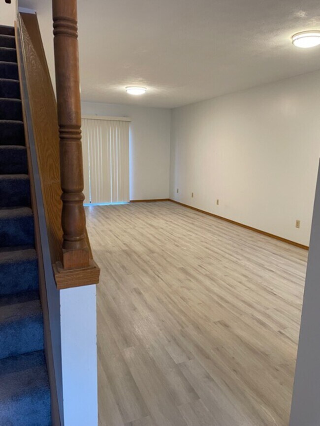 Building Photo - 400 block E Jackson