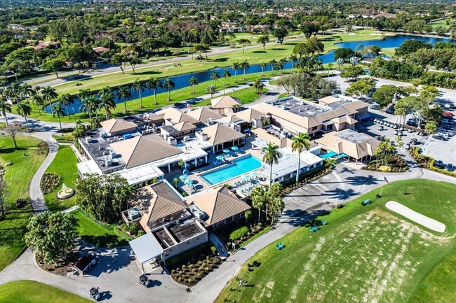 Building Photo - 8566 Casa Del Lago