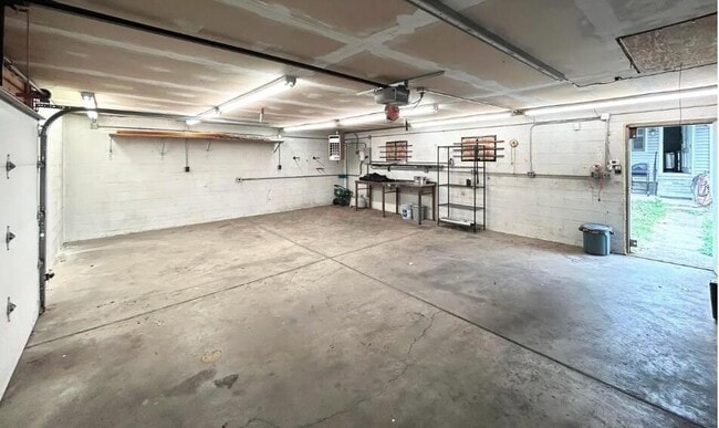 Building Photo - 610 Salisbury Rd