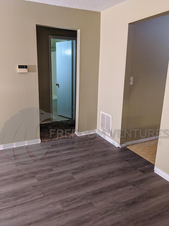 Building Photo - 2300 Grayson Valley Dr