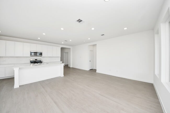 Building Photo - 16310 Texas Flatland Way