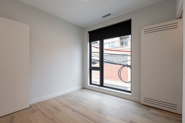 Building Photo - 1712 Oak Ave