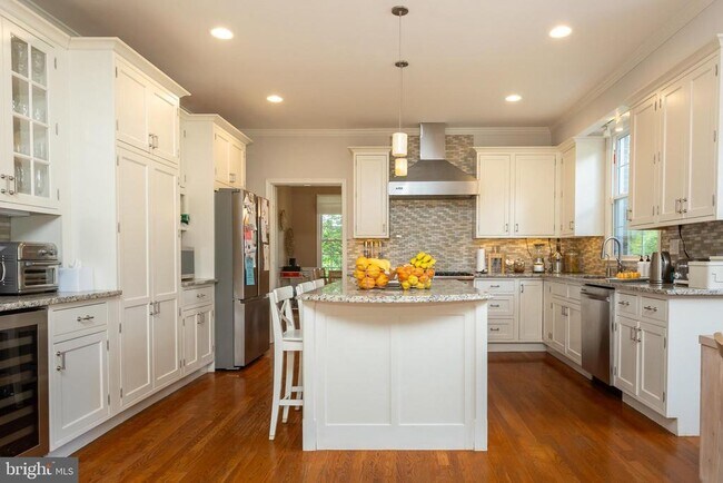 Building Photo - 8809 Saunders Ln
