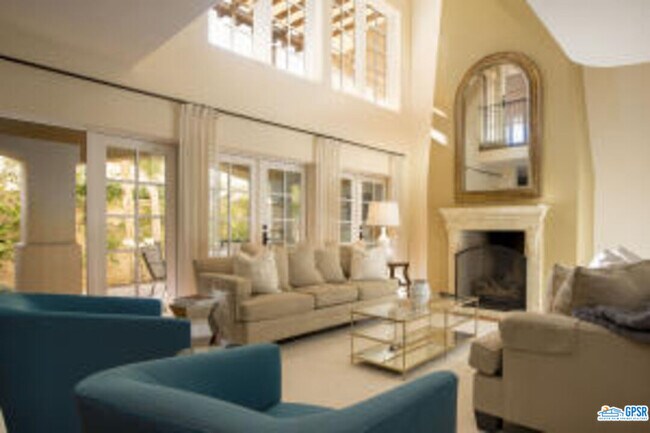 Building Photo - 443 Villaggio N