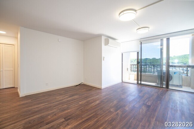 Building Photo - Convenient Honolulu Living – 1 Bedroom with Stunning Views!