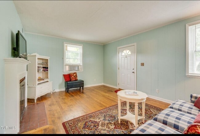 Building Photo - 2 bedroom  1 Bath Brick  home