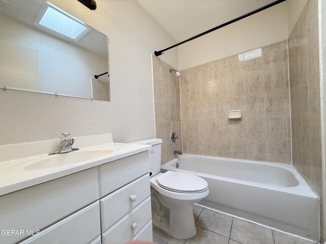 Building Photo - 10407 Ashwood Dr