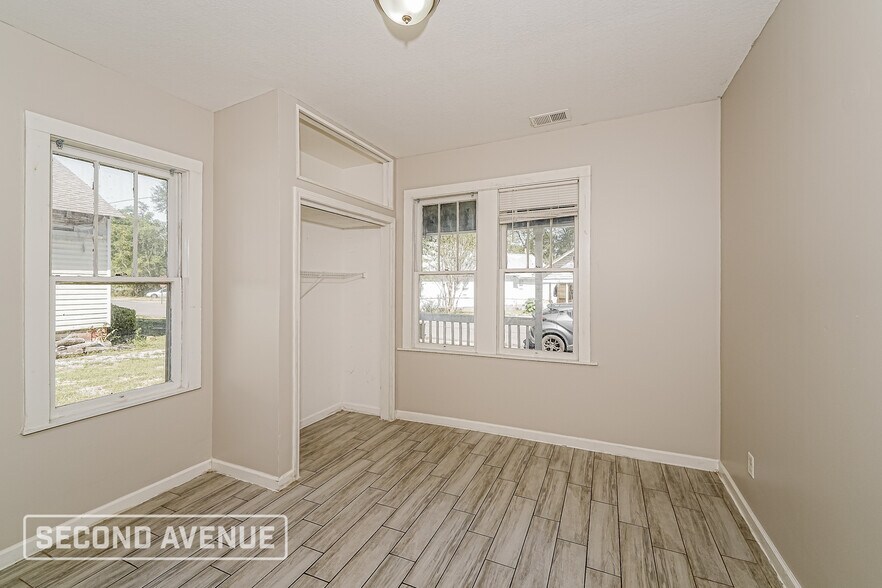 Building Photo - 544 7th St S