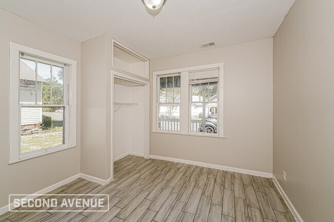 Building Photo - 544 7th St S