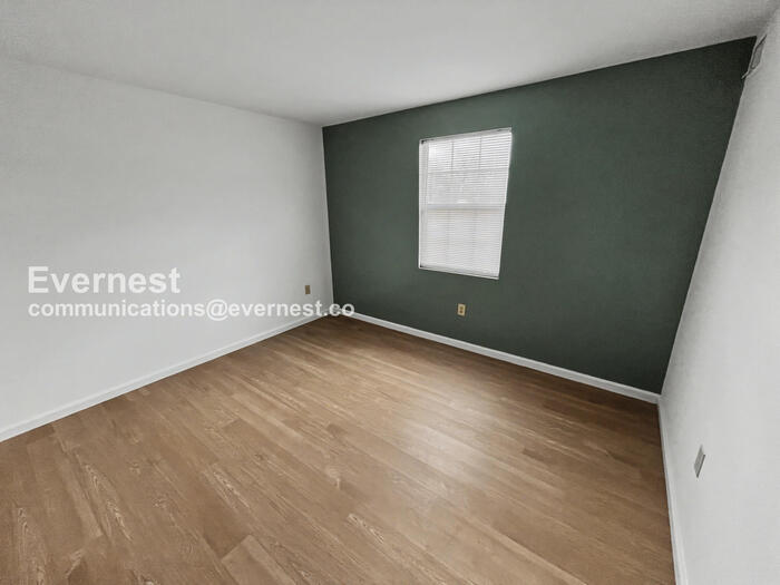 Building Photo - 12804 N Cresap St