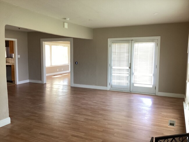 Building Photo - **NOW AVAILABLE!! COUNTRY HOME IN LOS BANOS